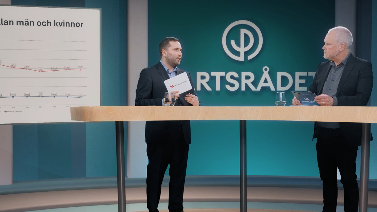 Simon Öman från Arbetsgivarverket samtalar med Anders Stålsby, från Arbetsgivarverket
