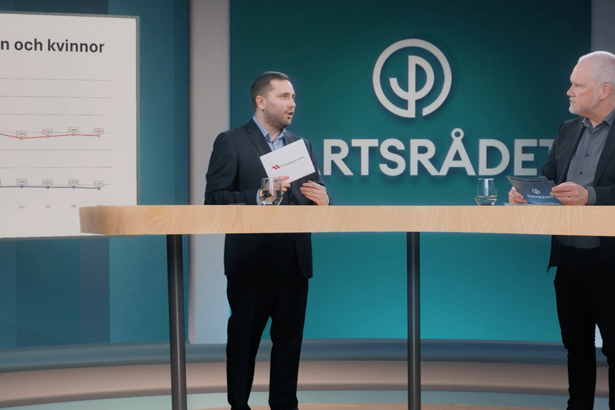 Simon Öman från Arbetsgivarverket samtalar med Anders Stålsby, från Arbetsgivarverket