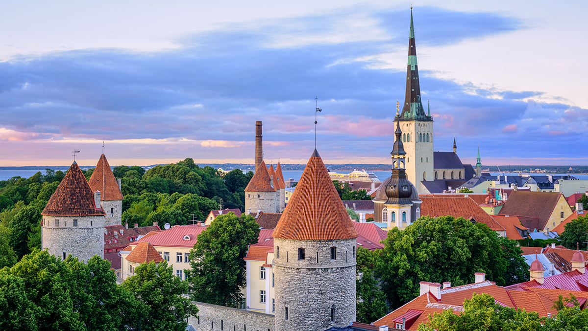 Tallinns gamla stadsdel, Estland. Foto: Boris Stroujko, Shutterstock.