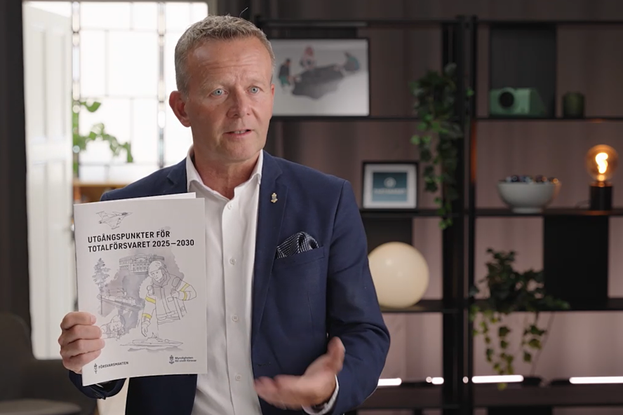Mikael Frisell uppmanade alla att ta del av Utgångspunkter för totalförsvaret 2025-2030. Du hittar en länk till dokumentet längre ner i artikeln. 